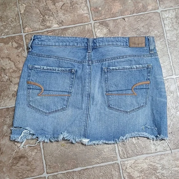 American Eagle Outfitters Distressed Blue Denim Jean Mini Skirt Size 2 - Picture 4 of 5